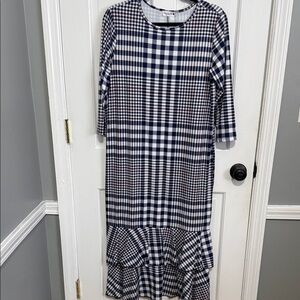 Chic Checkered Long Sleeve Dress